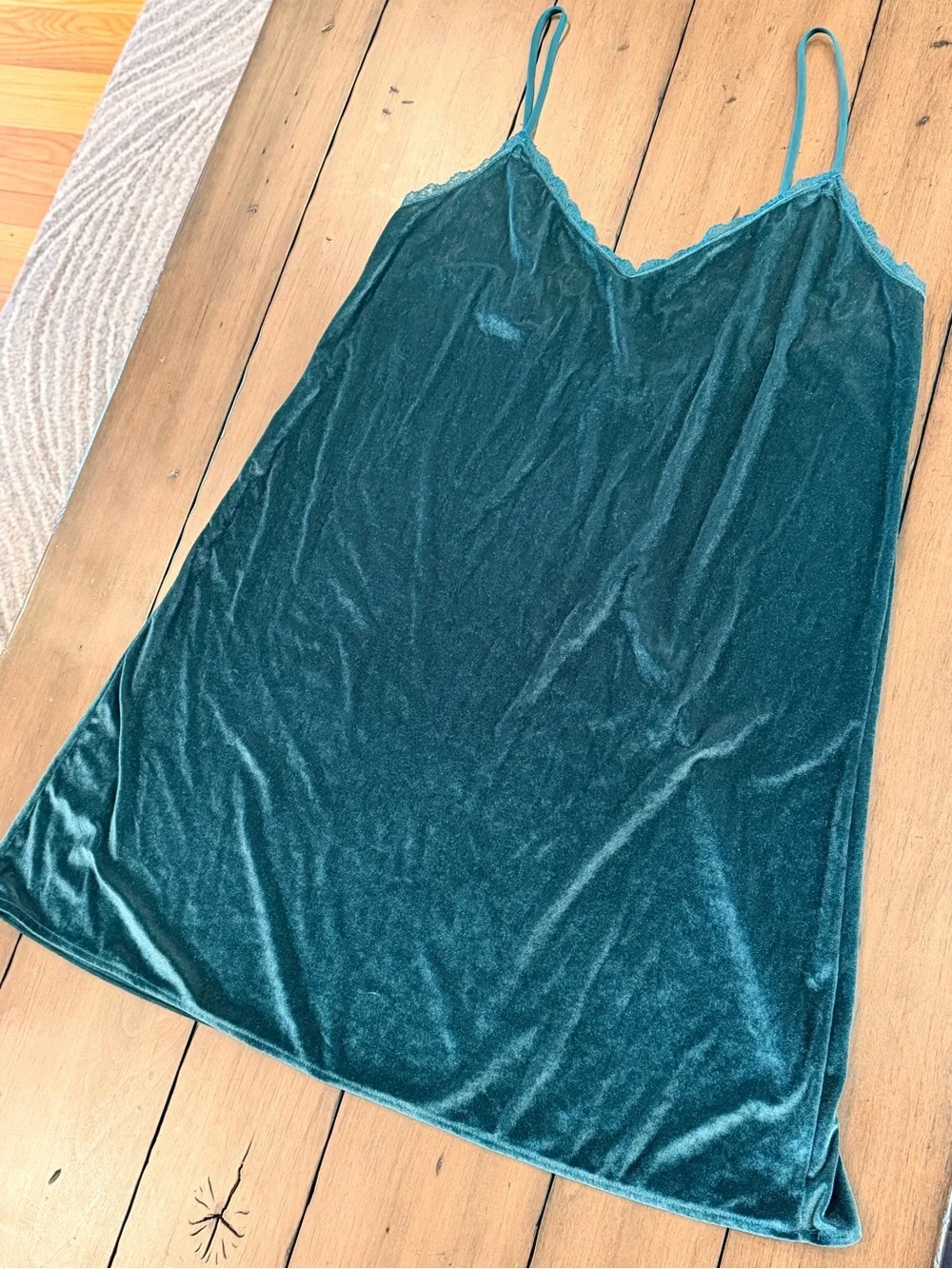 Victoria’s Secret Green Velvet Lace-Trim Chemise Size Small EUC #437